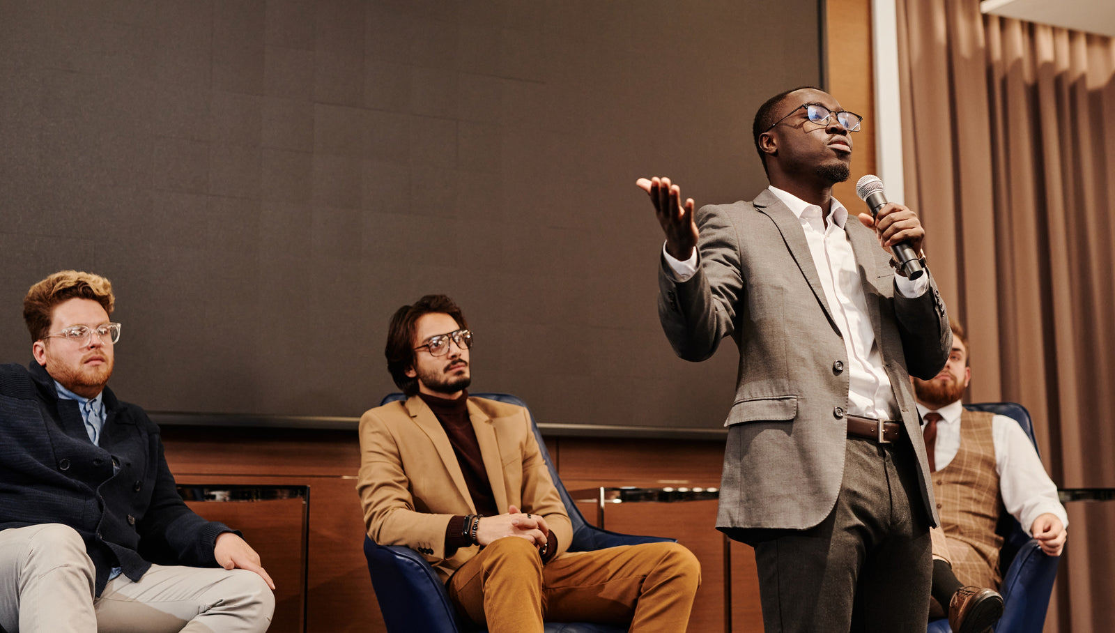 Unleash Your Inner Speaker: 8 Techniques to Boost Your Confidence in Public Speaking
