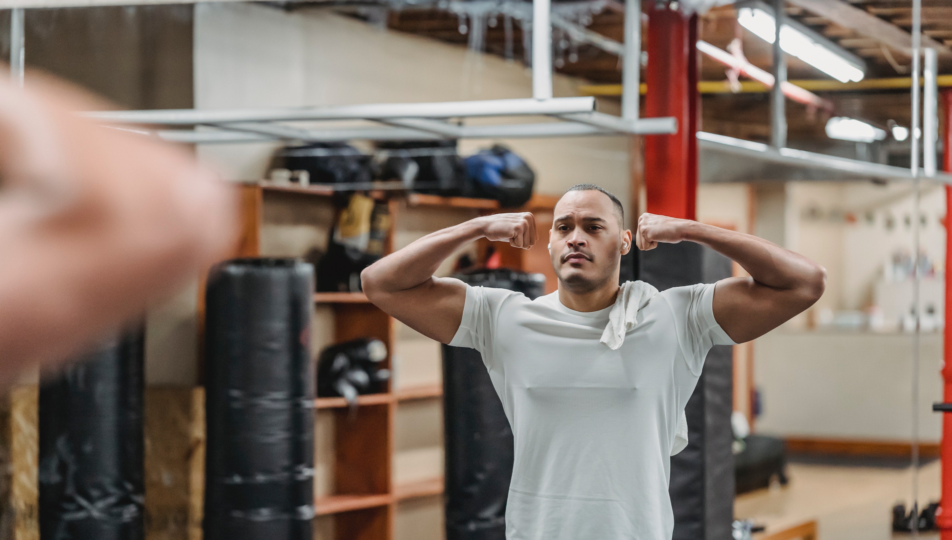 Confidence Beyond Words: The Impact of Body Language on Self-Assurance