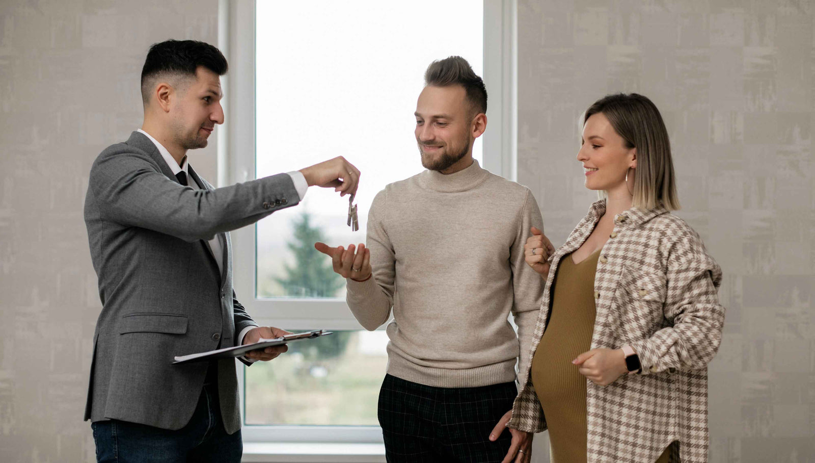how should real estate agents dress 
