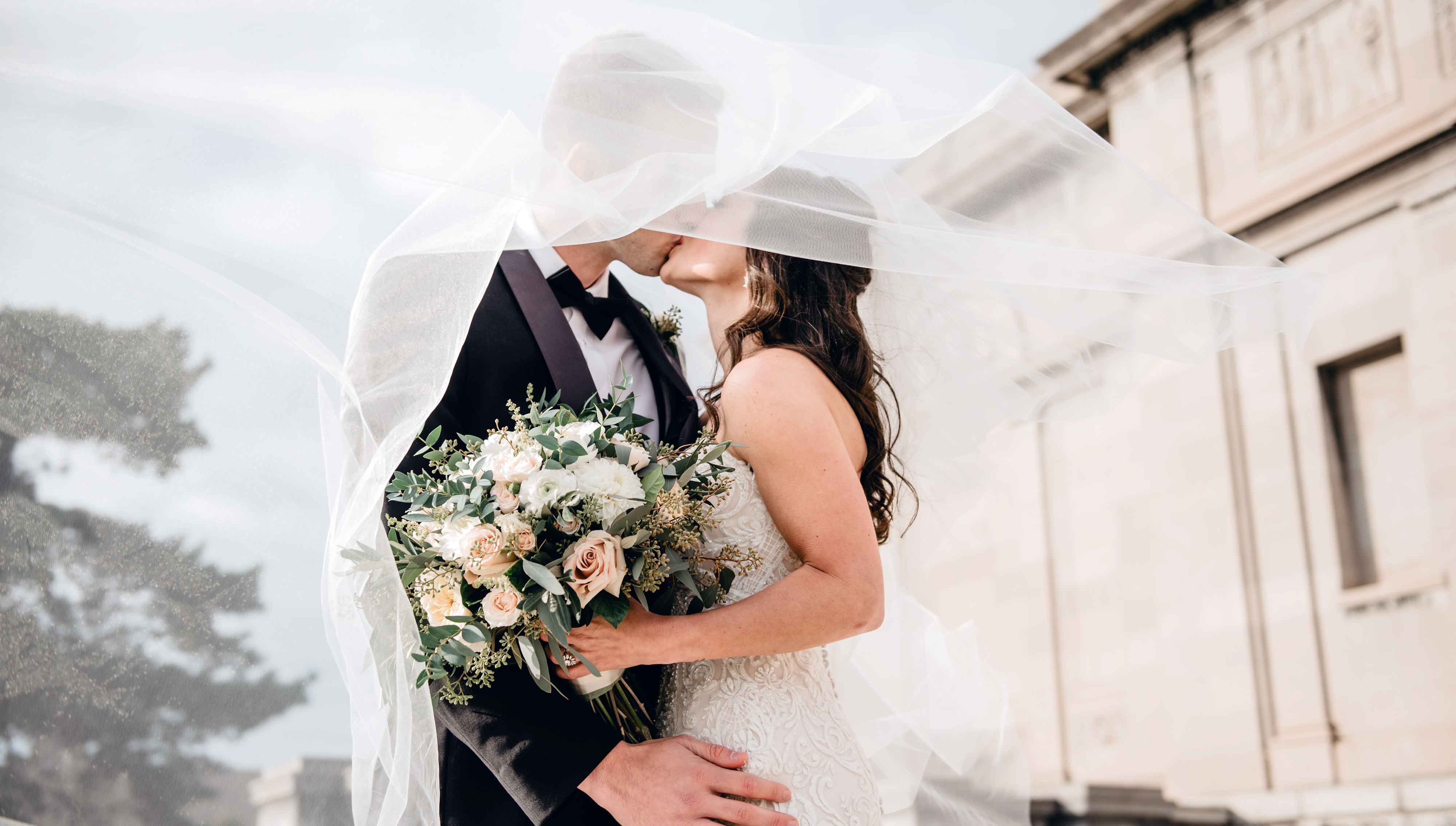 From Sweaty Groom to Suave Stunner: Tips to Reduce Sweating on Your Wedding Day